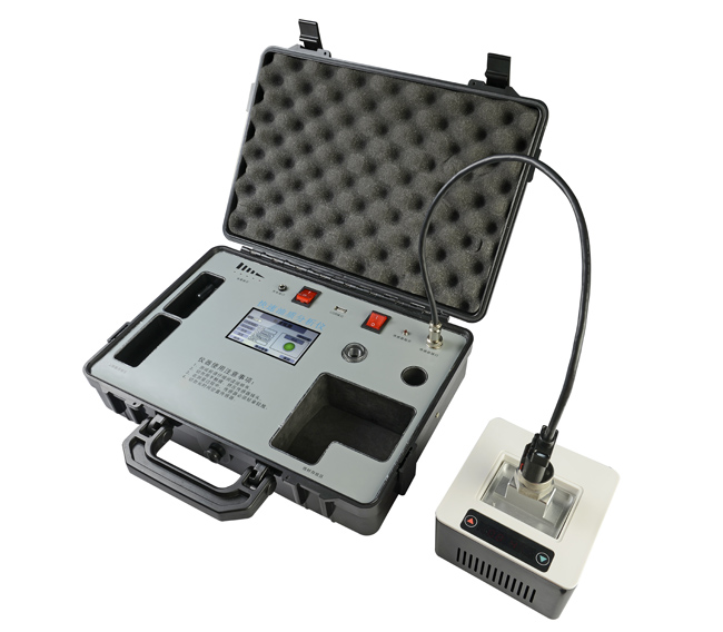 快速油品分析儀可在5分鐘內(nèi)檢測(cè)出油品的污染程度。