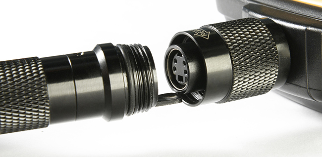 WIE經(jīng)濟(jì)型內(nèi)窺鏡采用螺旋式鎖扣設(shè)計(jì),軟管更換方便隨心,一臺(tái)主機(jī)可更換多種鏡頭