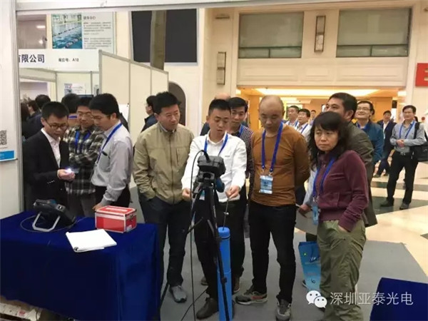 亞泰光電內窺鏡工程師何工現場演示公司內窺鏡產品