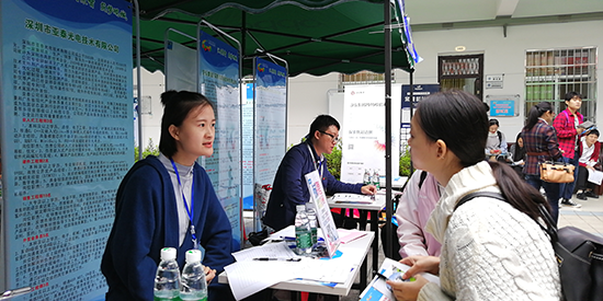 亞泰光電校園行招聘會(huì)湖南大學(xué)招聘現(xiàn)場