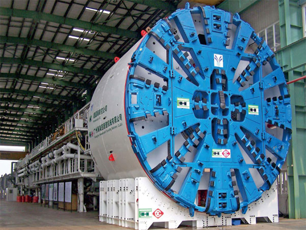 盾構(gòu)機的了解:盾構(gòu)機是個高度集成、復(fù)雜的系統(tǒng),也稱挖掘機