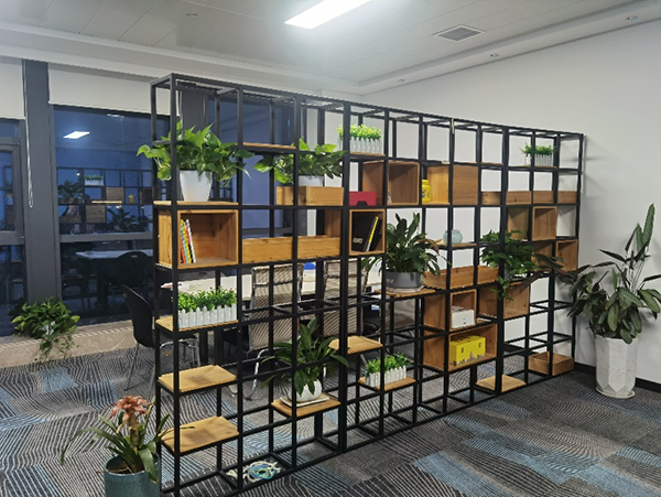 亞泰光電內窺鏡在該機械設備公司演示、交流，圖為該客戶辦公現場